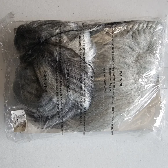 Silver Wavy Hair Wig for a Modern Look - Picture 3 of 4